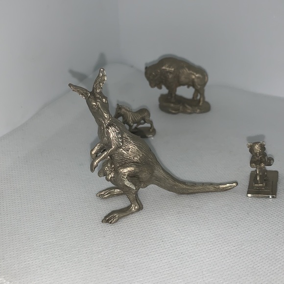 Set of 4 pewter animals, Buffalo , kangaroo,zebra & bear on scooter - Picture 4 of 5